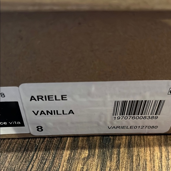 Dolce Vita Cream Heels with Chunky Design - Picture 4 of 6